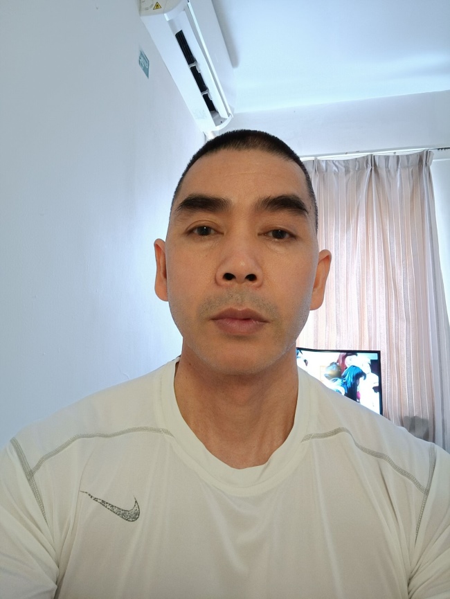 健身肌肉中年